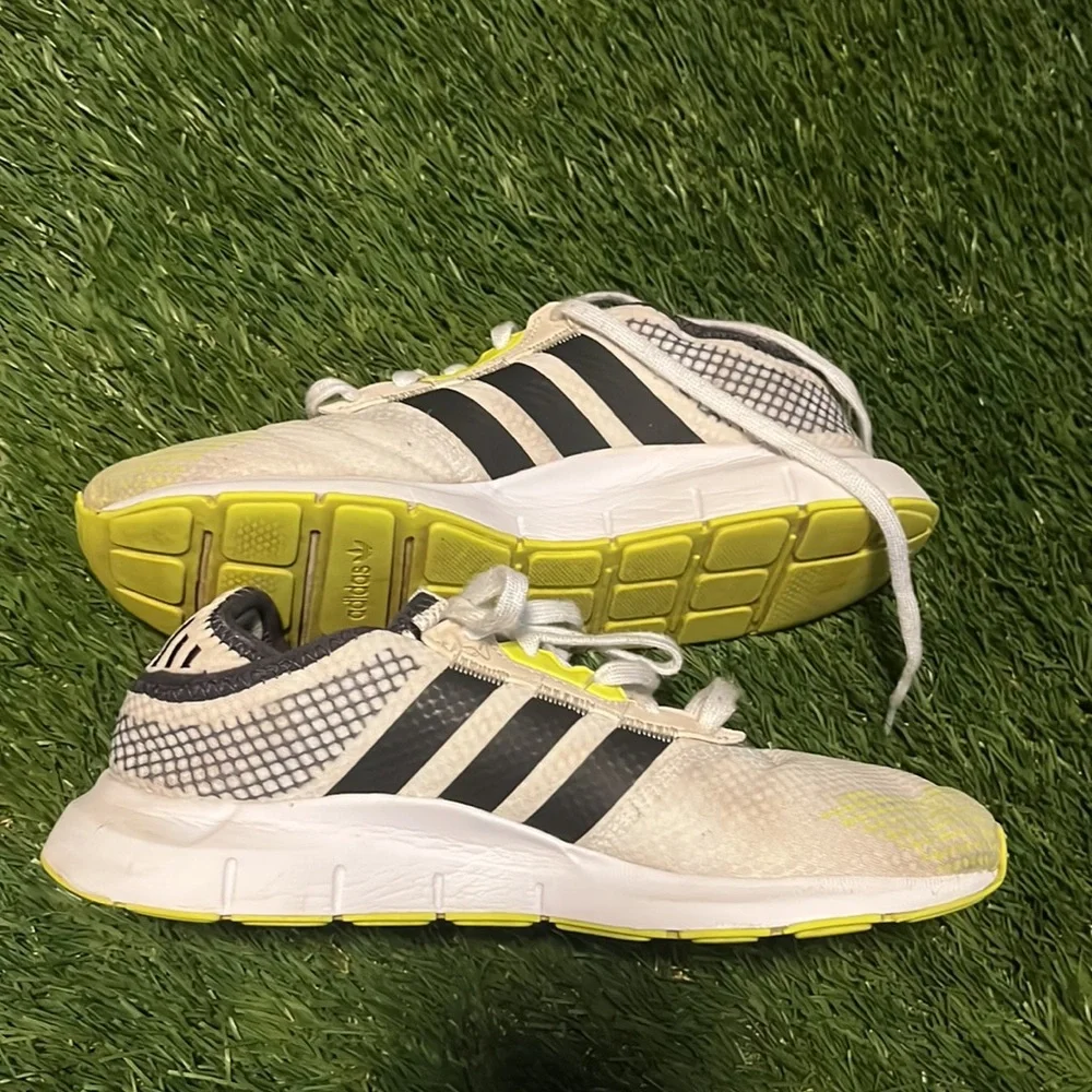 Adidas Men’s 8.5 Swift Run X Running Athletic Shoes